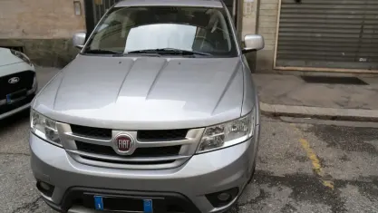Usata Fiat Freemont Cross 170 CV (125 kW) 2015 Argento metallizzato SUV