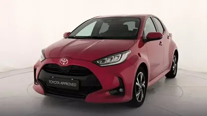 Usata Toyota Yaris Trend 116 CV (85 kW) 2025 Emotional red pearl Utilitaria