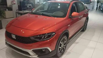 Blu Usata 2024 Fiat Tipo Cross Tre volumi | 19.900 € (Buon prezzo)