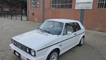 Begagnad VW Golf II Karmann 110 HK (80 kW) 1989 Vit Halvkombi