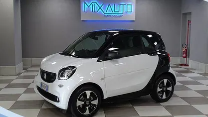 Usata Smart ForTwo Electric Drive Passion 60 kW (82 CV) 2019 Bianco pastello Coupé