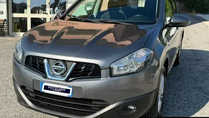 Usata Nissan Qashqai Acenta 116 CV (85 kW) 2013 Grigio SUV