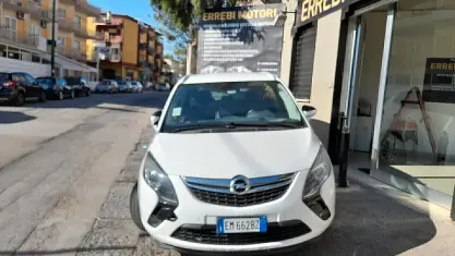 Usata Opel Zafira Tourer Cosmo 150 CV (110 kW) 2012 Bianco Monovolume