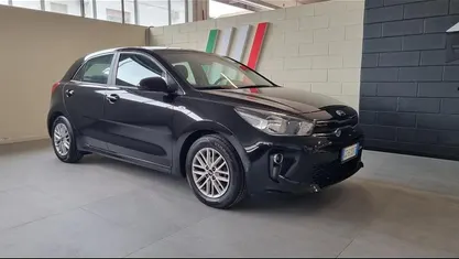 Usata Kia Rio 82 CV (60 kW) 2020 Nero Berlina