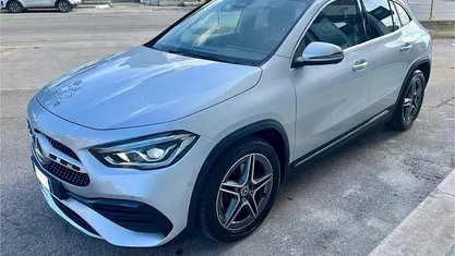 Argento Usata 2022 Mercedes GLA180 Premium SUV | 34.900 € (Buon prezzo)