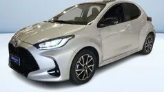 Argento Usata 2021 Toyota Yaris Hybrid Lounge Tre volumi | 19.300 € (Buon prezzo)