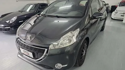 Usata Peugeot 208 Active 82 CV (60 kW) 2013 Grigio fumo di londra Utilitaria