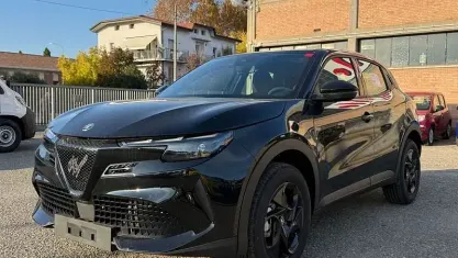Nuova Alfa Romeo Junior 136 CV (100 kW) 2025 Nero SUV