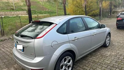 Usata 2010 Ford Focus Titanium Tre volumi | 3800 € (Buon prezzo)
