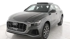 Grigio metall. Usata 2020 Audi Q8 Sport SUV | 51.900 € (Ottimo prezzo)
