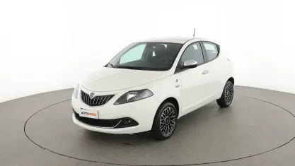 Usata Lancia Ypsilon 70 CV (51 kW) 2022 Bianco Utilitaria