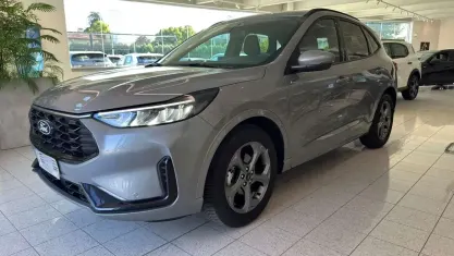 Usata Ford Kuga ST-Line 151 CV (111 kW) 2025 Solar silver SUV