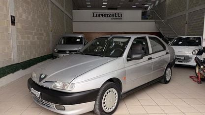 Usata Alfa Romeo 146 120 CV (88 kW) 1997 Grigio Utilitaria