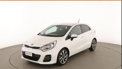 Usado Kia Rio 90 CV (66 kW) 2015 Blanco Berlina