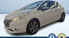 Usata 2013 Peugeot 208 Allure Due volumi | 9600 € (Molto cara)