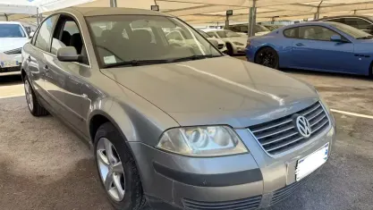 Usata VW Passat Comfortline 130 CV (95 kW) 2003 Grigio Berlina