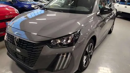 Usata Peugeot 208 Allure 101 CV (74 kW) 2025 Utilitaria