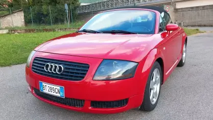 Usata Audi TT Roadster 150 CV (110 kW) 2001 Rosso Cabrio