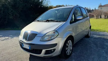Usata Lancia Musa 101 CV (74 kW) 2007 Grigio Monovolume