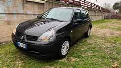 Nero Usata 2006 Renault Clio II Dynamique Tre volumi | 1990 € (Ottimo prezzo)
