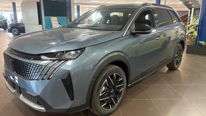 Neu Peugeot 5008 Allure 136 PS (100 kW) 2025 Blau SUV