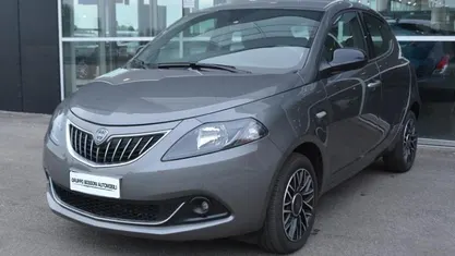 Grigio Usata 2024 Lancia Ypsilon S Due volumi | 14.600 € (Buon prezzo)