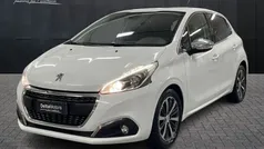Bianco Usata 2017 Peugeot 208 Allure Due volumi | 9400 € (Buon prezzo)