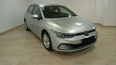 Grigio Usata 2022 VW Golf VIII Life Tre volumi | 22.900 € (Buon prezzo)