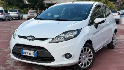 Usata Ford Fiesta 92 CV (67 kW) 2009 Bianco Berlina