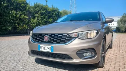Usata Fiat Tipo Lounge 95 CV (69 kW) 2016 Grigio Berlina