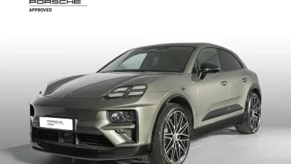 Usata Porsche Macan Turbo 469 kW (639 CV) 2024 U4 verde aventurine metallizzato SUV