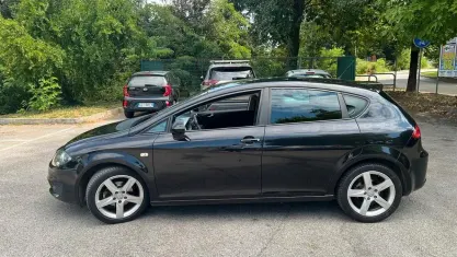 Usata Seat Leon 105 CV (77 kW) 2010 Nero Utilitaria