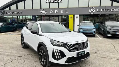 Usata Peugeot 2008 Allure 102 CV (75 kW) 2025 SUV