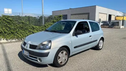 Usata Renault Clio II 58 CV (42 kW) 2003 Grigio Berlina