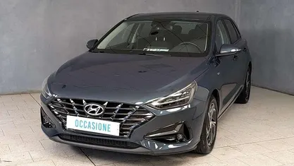 Blu Usata 2023 Hyundai i30 Prime Tre volumi | 13.490 € (Ottimo prezzo)