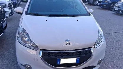 Bianco Usata 2012 Peugeot 208 Active Due volumi | 5490 € (Buon prezzo)