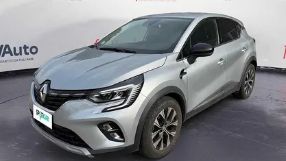 Usata Renault Captur 143 CV (105 kW) 2023 Grigio SUV