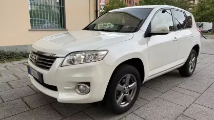 Usata Toyota RAV4 Lounge 150 CV (110 kW) 2012 Beige SUV