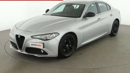 Usata Alfa Romeo Giulia 150 CV (110 kW) 2017 Argento Berlina