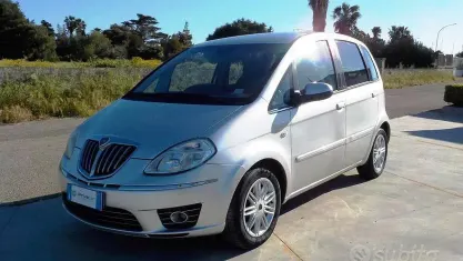 Usata Lancia Musa S 95 CV (69 kW) 2010 Grigio Monovolume