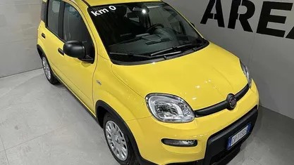 Giallo Usata 2024 Fiat Panda S Due volumi | 13.200 € (Buon prezzo)