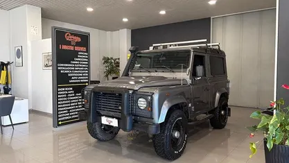 Usata Land Rover Defender 122 CV (89 kW) 2010 SUV