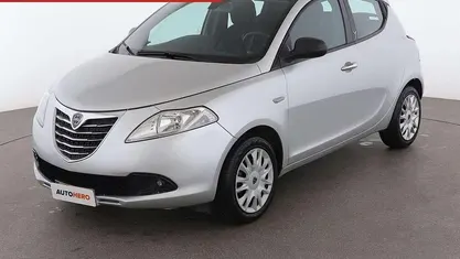 Argento Usata 2015 Lancia Ypsilon Silver Due volumi | 8799 € (Buon prezzo)