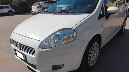 Usata Fiat Grande Punto 75 CV (55 kW) 2010 Bianco Utilitaria