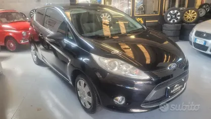 Usata Ford Fiesta 60 CV (44 kW) 2011 Nero Berlina