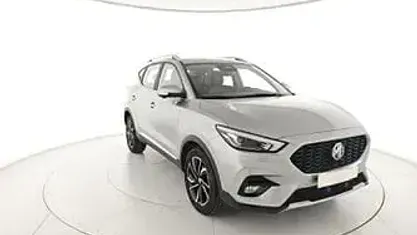 Usata MG ZS Luxury 106 CV (77 kW) 2024 Argento SUV
