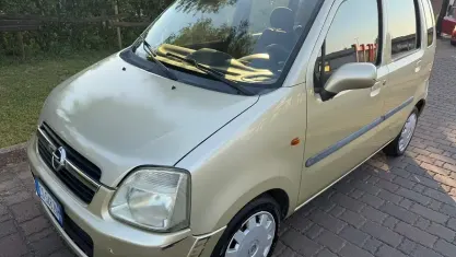 Usata Opel Agila 60 CV (44 kW) 2005 Giallo Monovolume