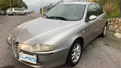Usata Alfa Romeo 147 120 CV (88 kW) 2001 Grigio Utilitaria