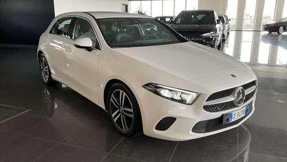 Bianco Usata 2021 Mercedes A180 Tre volumi | 23.900 € (Buon prezzo)