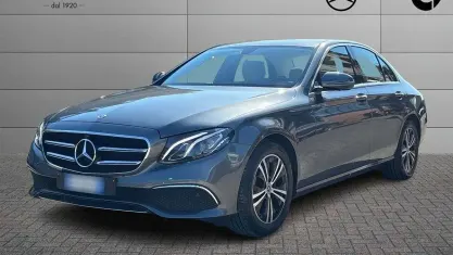 Usata Mercedes E220 Business 194 CV (142 kW) 2021 Grigio Berlina